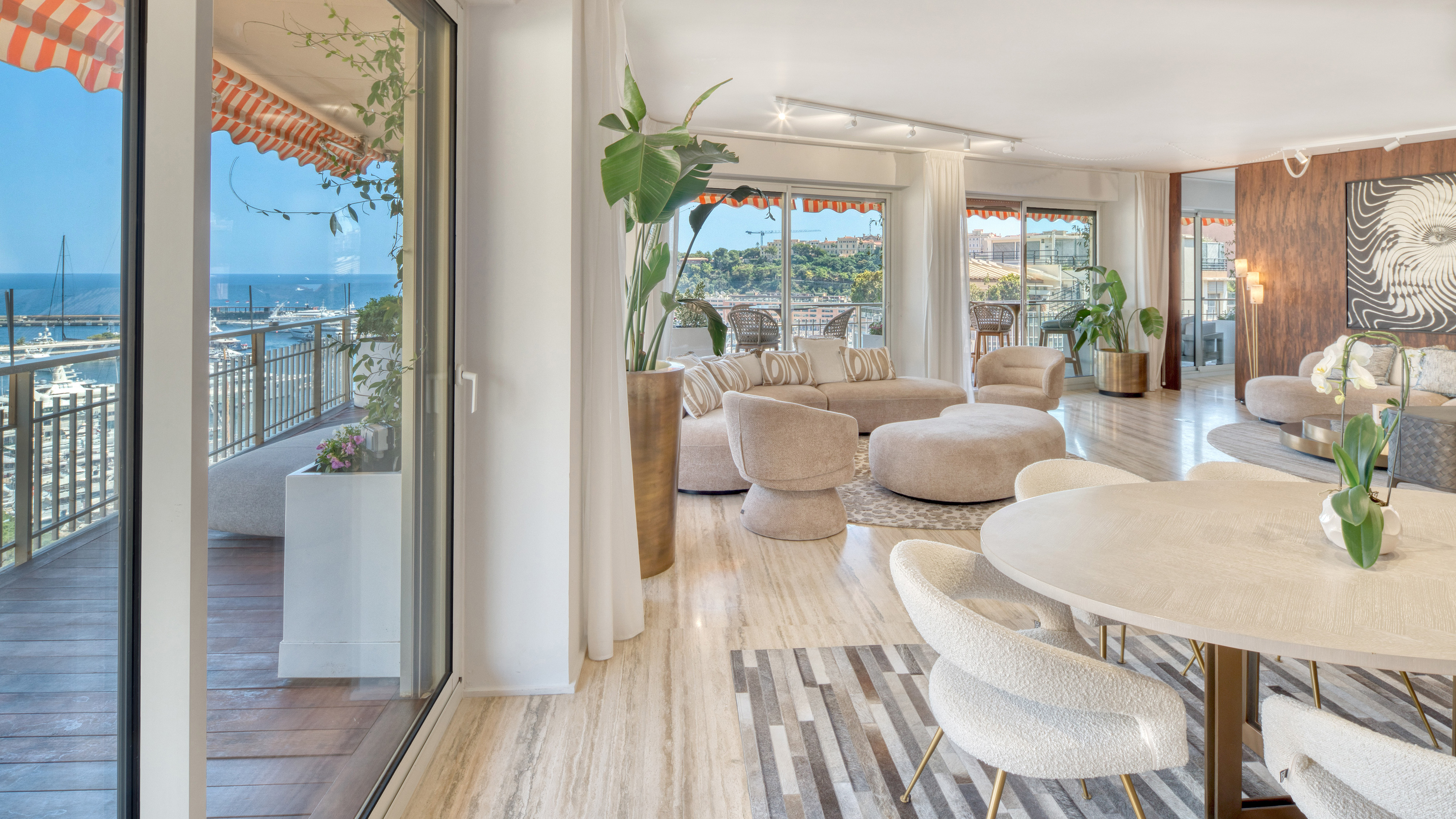 Un Panorama Mythique sur le Circuit de F1 et le Port