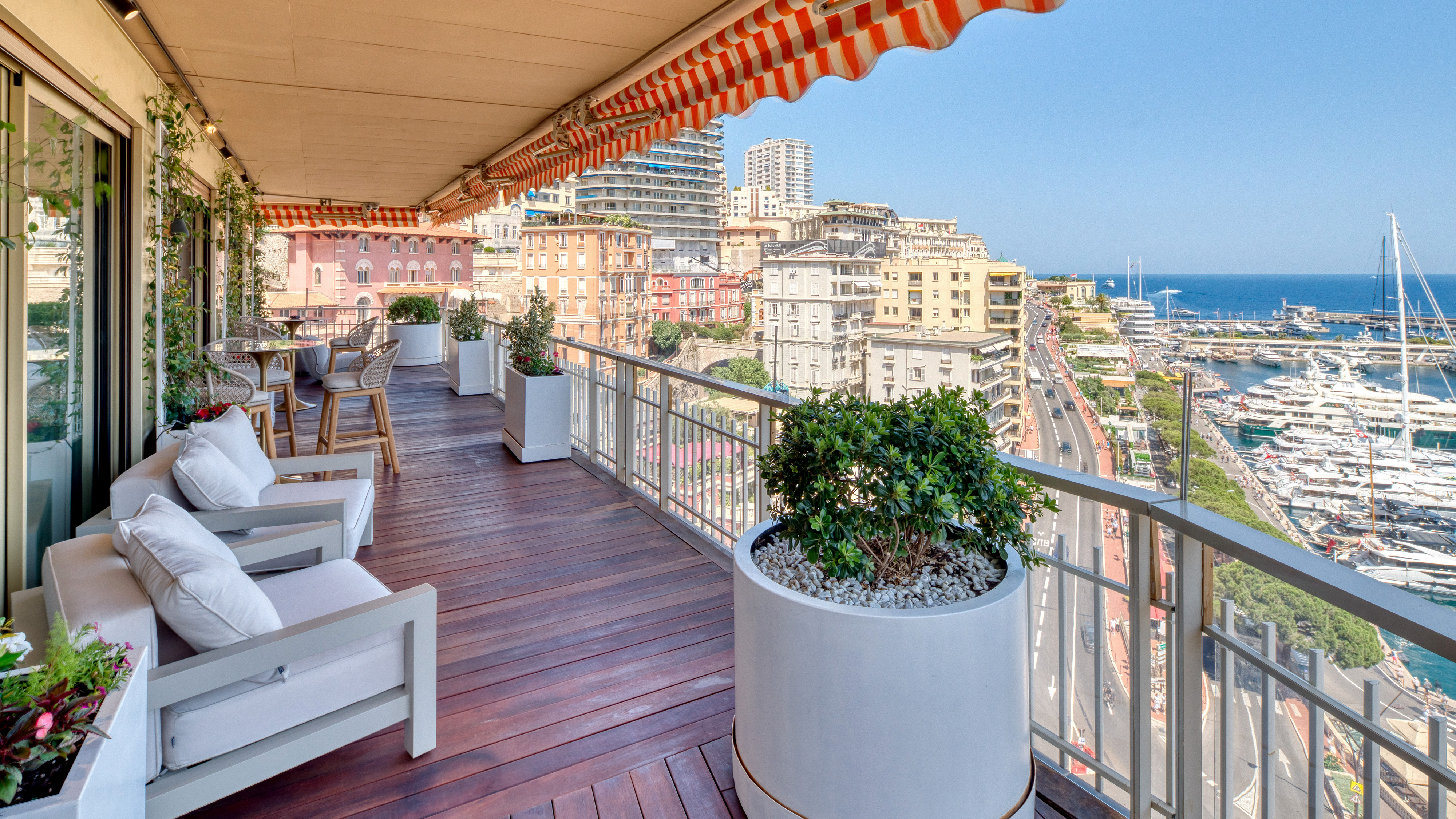 Un Panorama Mythique sur le Circuit de F1 et le Port