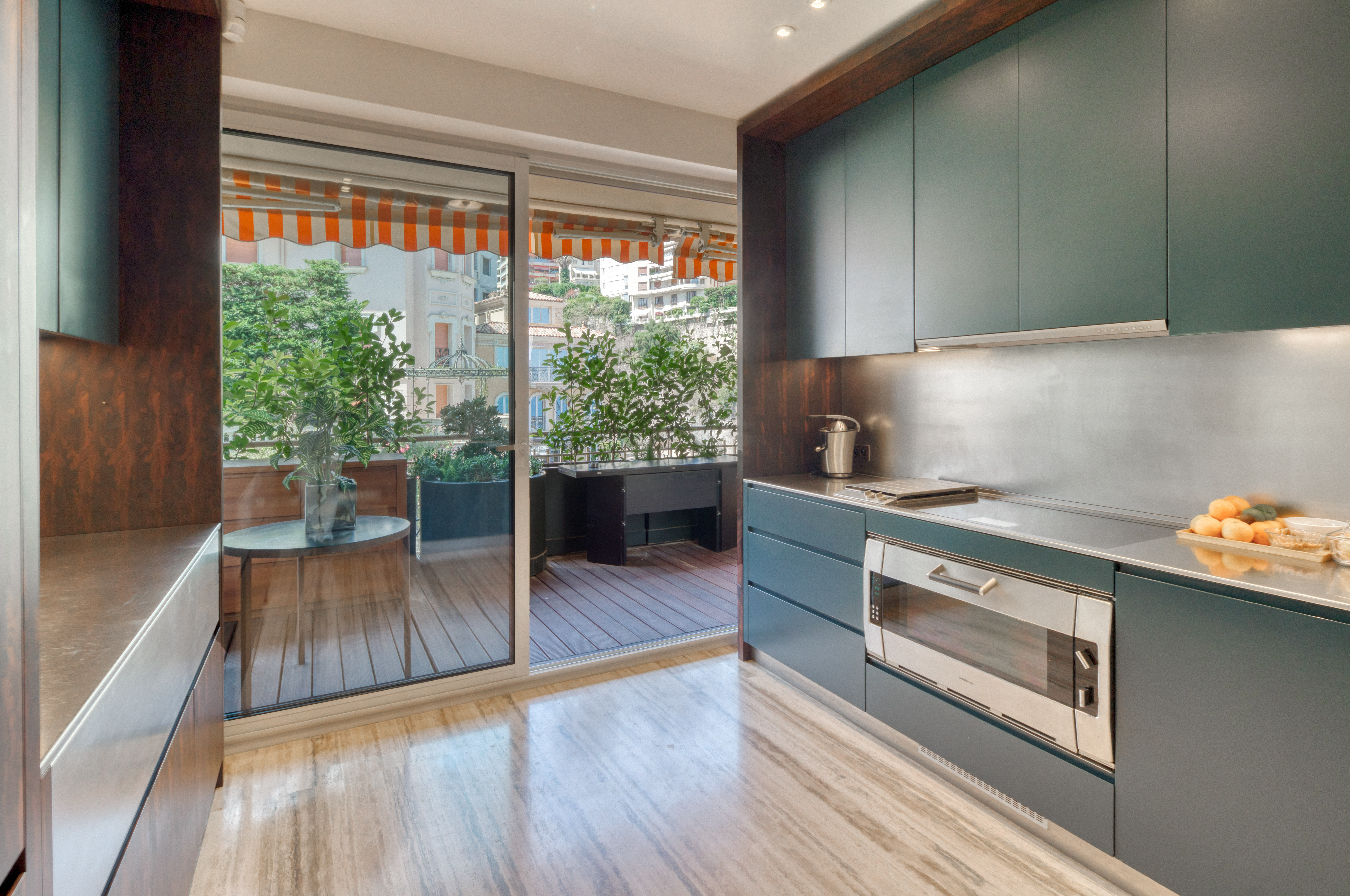 Un Panorama Mythique sur le Circuit de F1 et le Port