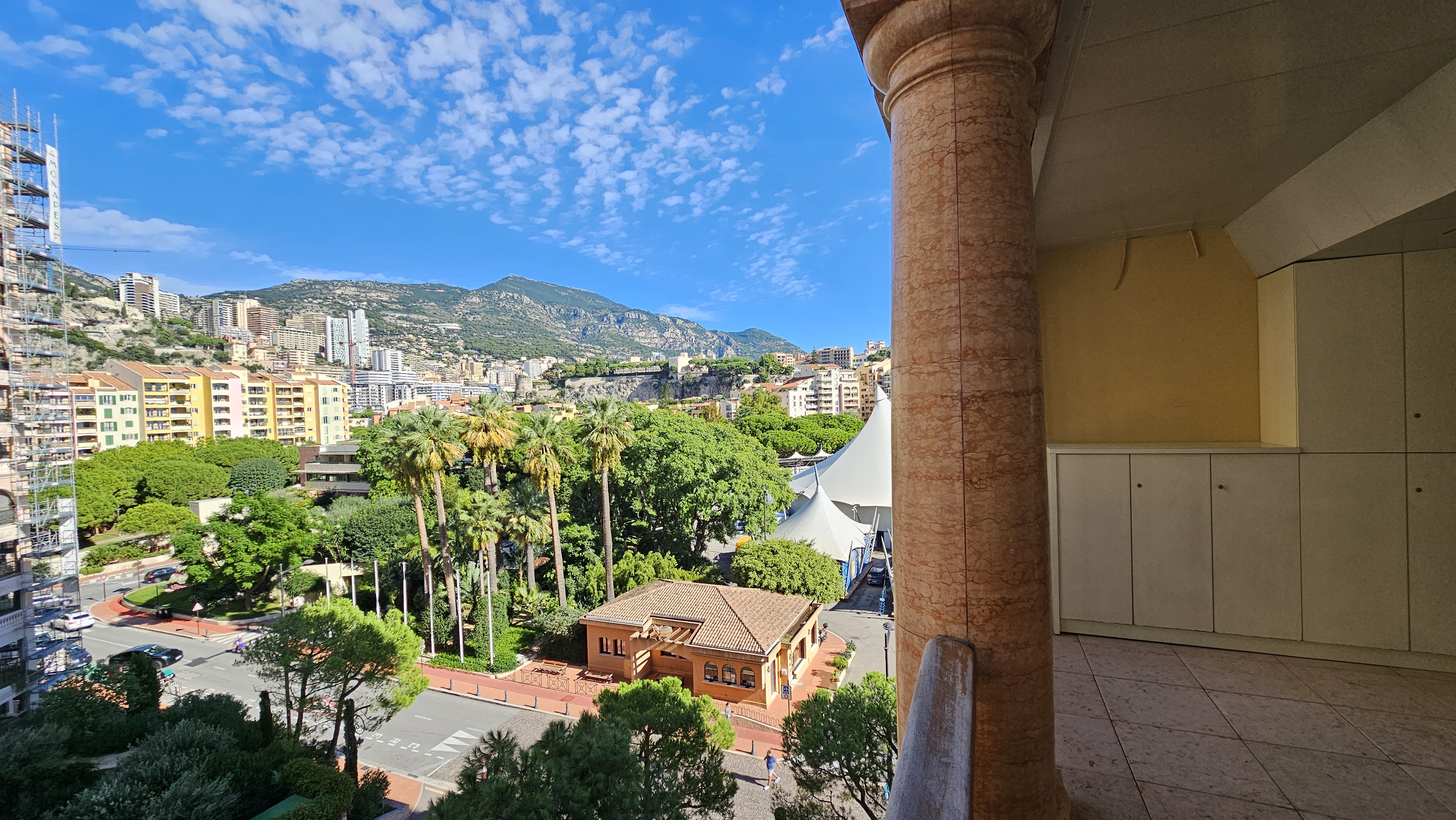 Seaside Plaza : Un Panorama Méditerranéen d'Exception
