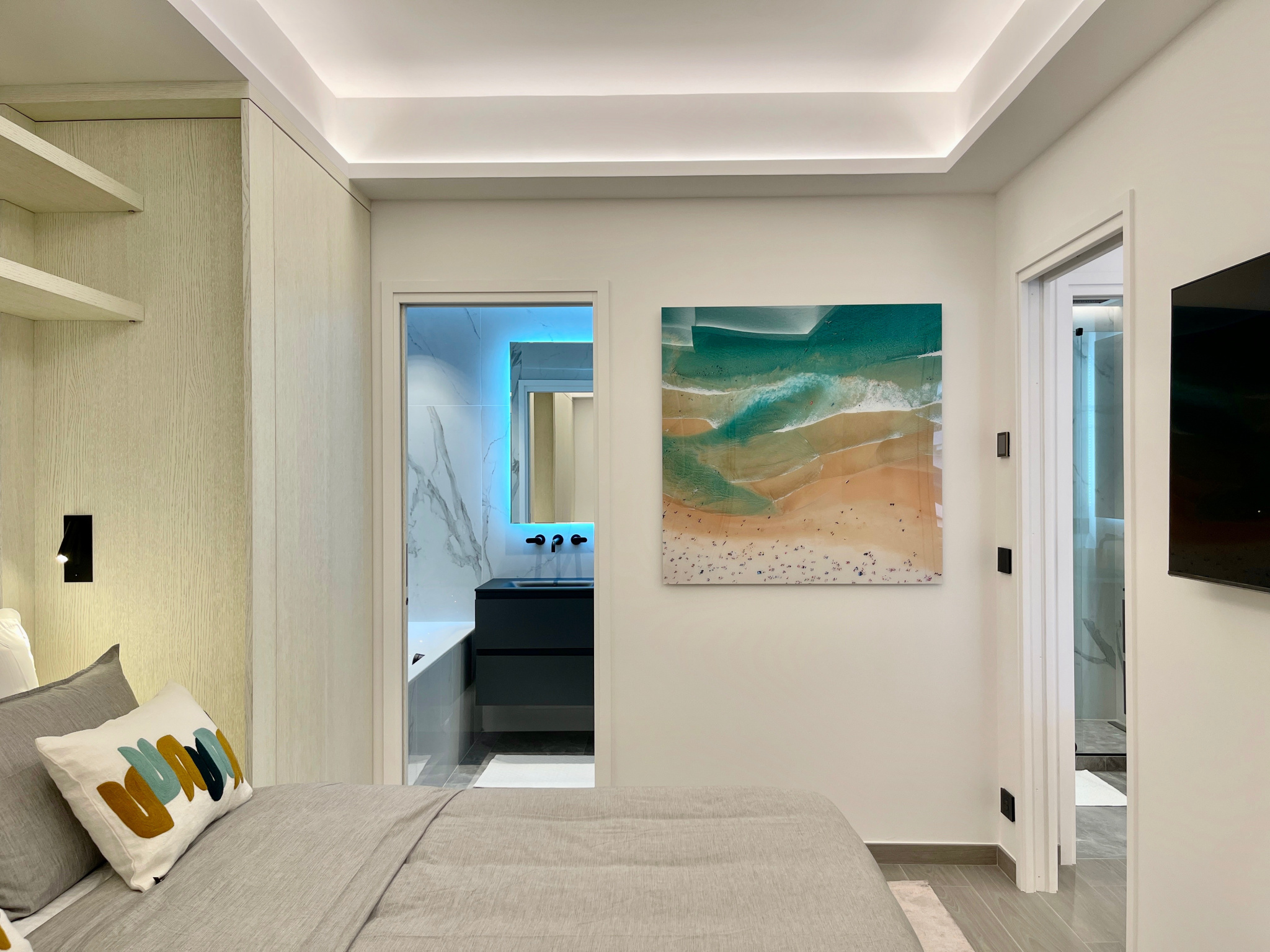 MAGNIFIQUE 2 PIÈCES LUXUEUSEMENT RÉNOVÉ